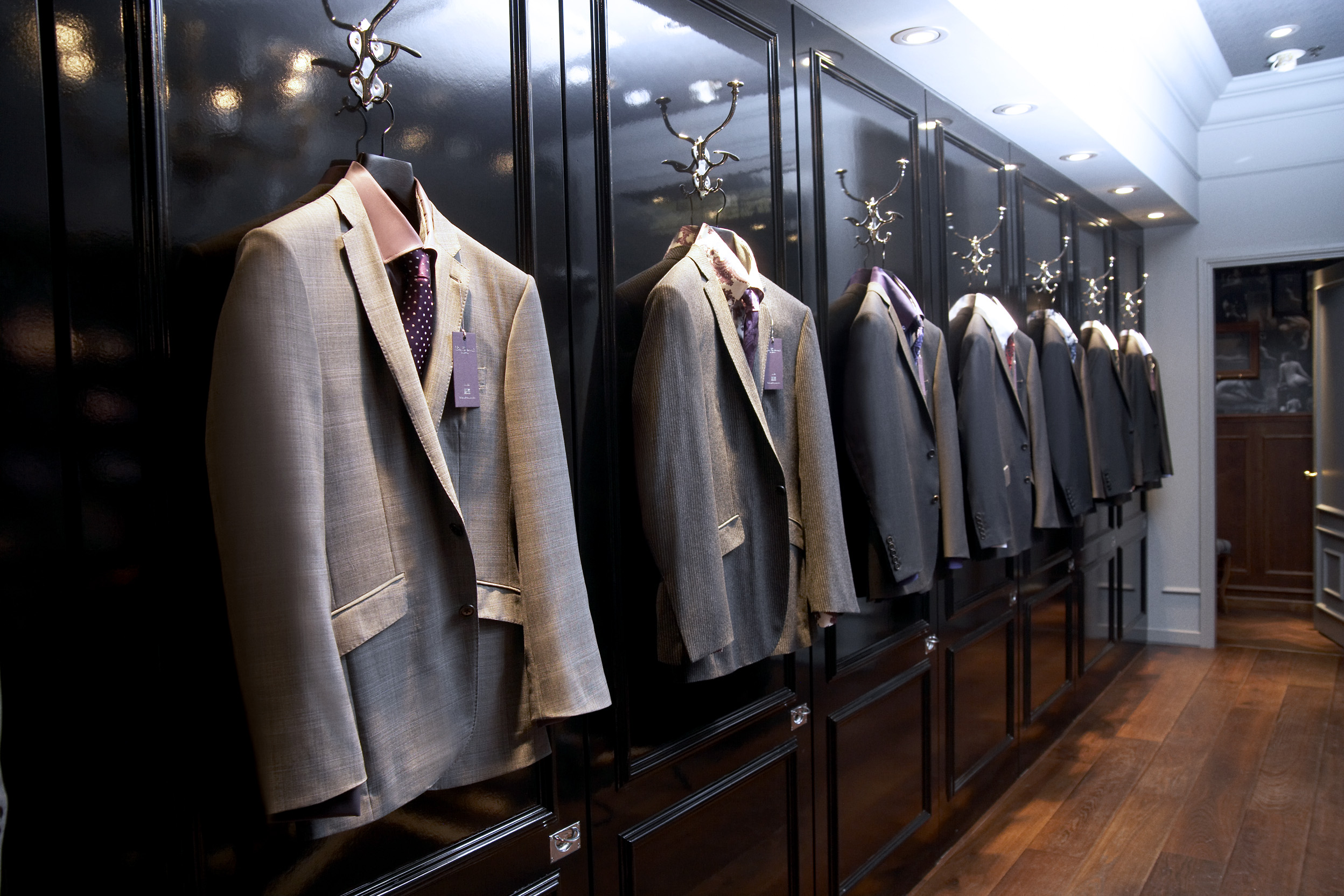 Мужские магазины тюмень. Selected Savile Row пальто. Сэвил Роу Англия мужской костюм. Пальто selected Savile Row Wool. Пиджак на вешалке.